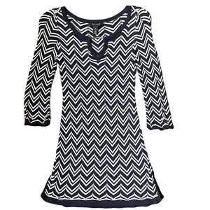 White House Black Market  Women's XS chevron print tunic dress